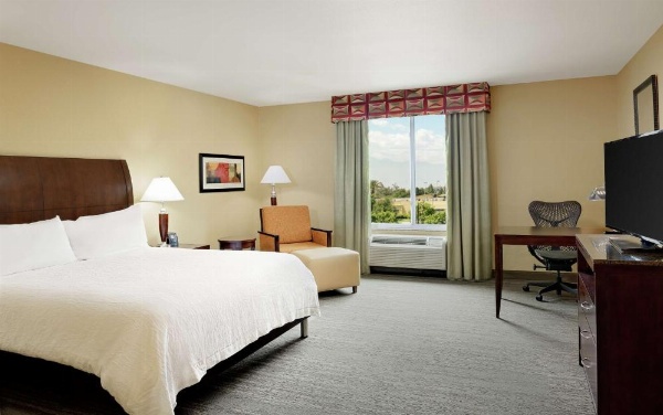 Hilton Garden Inn Fontana image 17